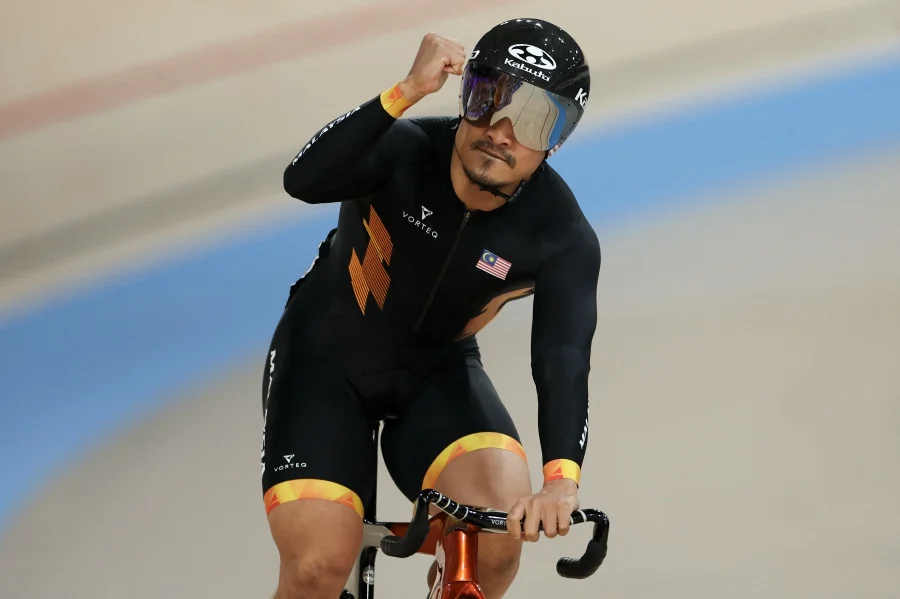 Dato Azizulhasni Awang on the velodrome
